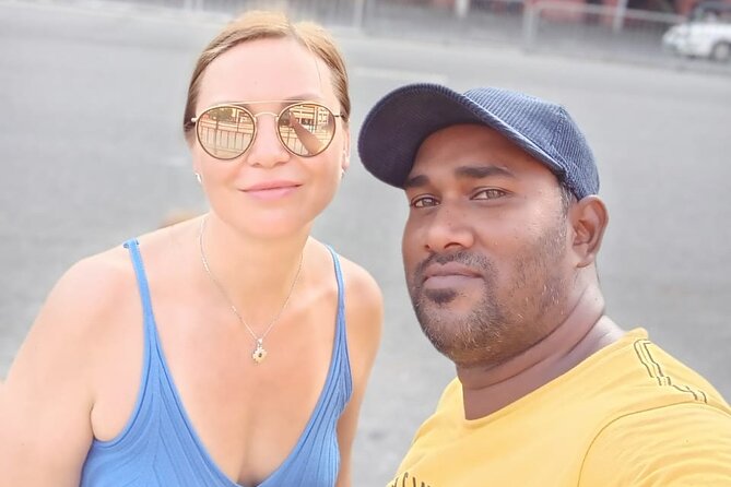 Colombo Sightseeing City Tour by Tuk-Tuk with Guide - Galle Face Promenade and Colombo Lighthouse at the Water’s Edge