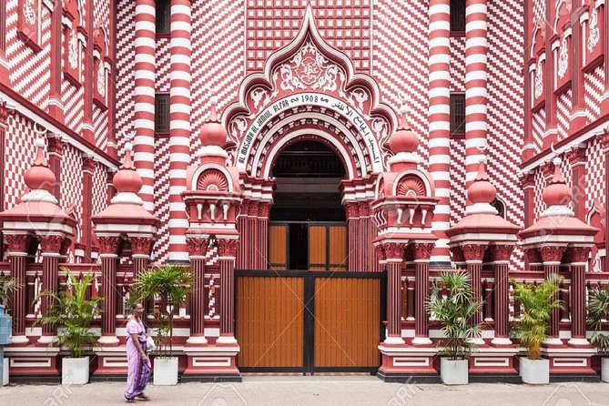 Colombo Sightseeing & Shopping - Gangaramaya Temple: Colombo’s Oldest-Feeling Stop