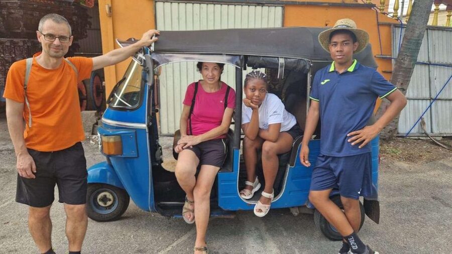 Colombo: Sightseeing Tour by Tuk Tuk Safari - All Inclusive - Pettah Market and the Red Mosque in the same half-day plan
