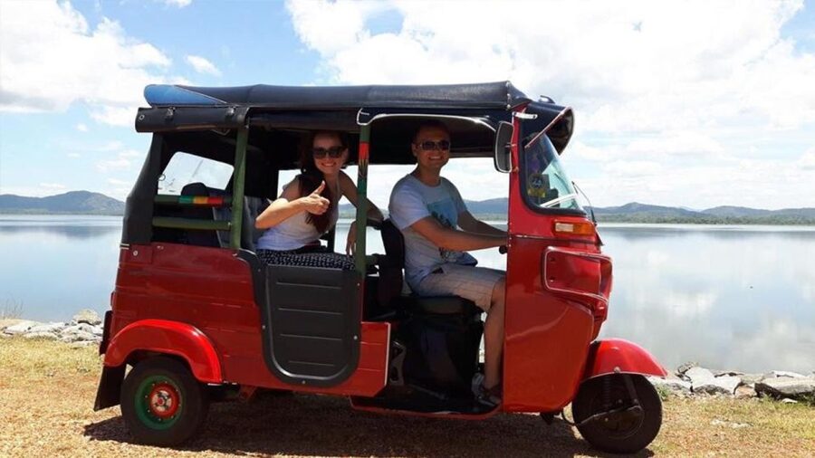 Colombo: Sightseeing Tour by Tuk Tuk Safari - All Inclusive - Lotus Tower photo time, plus panoramic payoff