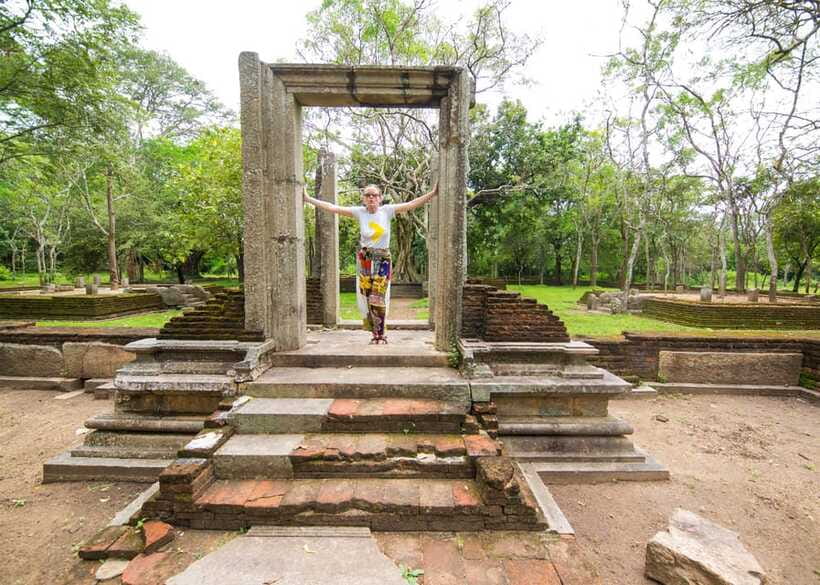 Colombo: Sri Lanka Cultural Triangle Hotspots 2-Day Tour - Dambulla Golden Cave Temple: refuge stories you can feel in the walls