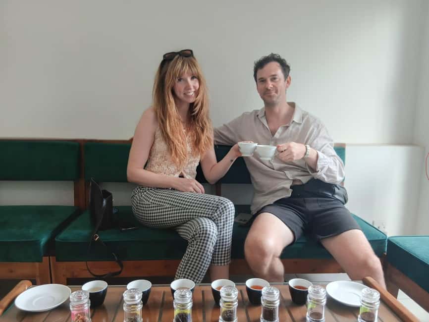 Colombo: Tastiest Local Food Tour by Tuk-Tuk Meals Included - Galle Face Green tea and Isso Wade: a smart break from the streets