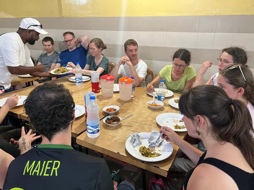 Colombo: Tastiest Local Food Tour by Tuk-Tuk Meals Included - Lunch time without the tourist trap: rice and curry plus coconut pittu