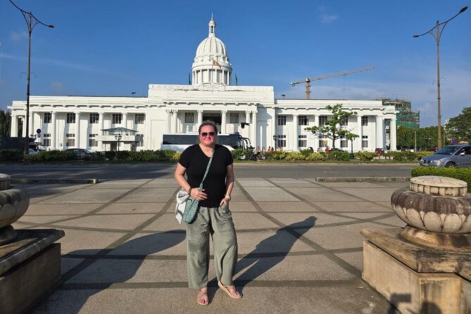 Colombo Tuk Tuk Adventure Explore Food & Culture - Pettah and Thambili: the king coconut moment