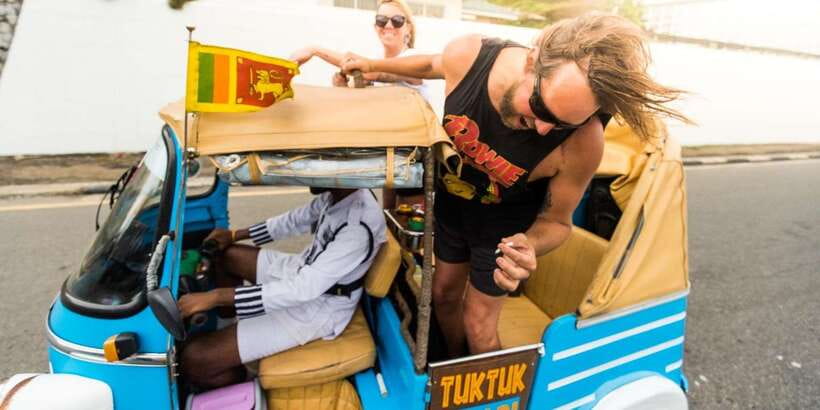 Colombo: Tuk Tuk City Highlights Tour with Lunch - Turning street life into learning: local food, pickles, and fruit juice breaks