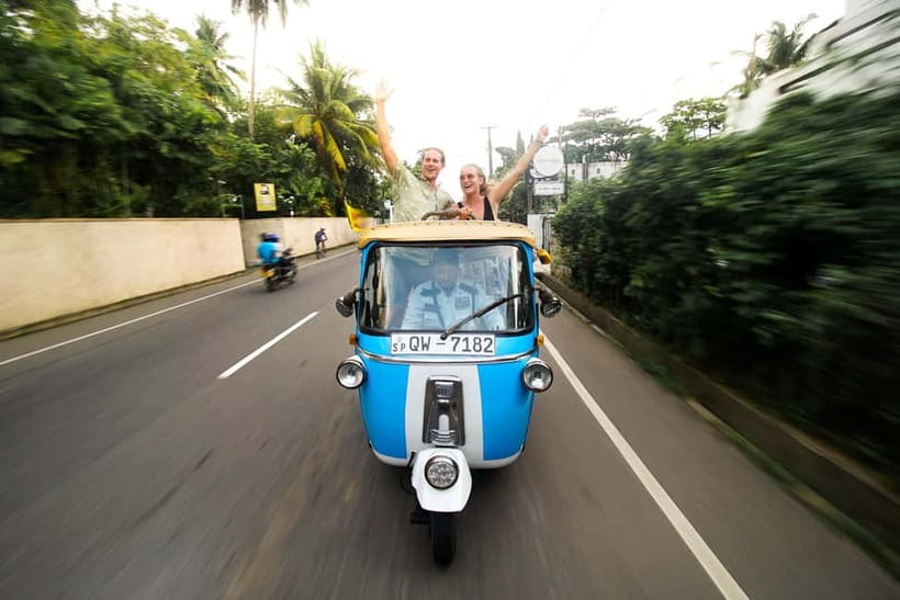 Colombo: Tuk Tuk City Highlights Tour with Lunch - Old Dutch Hospital stop, photo time, plus beer, tea, and coffee tasting