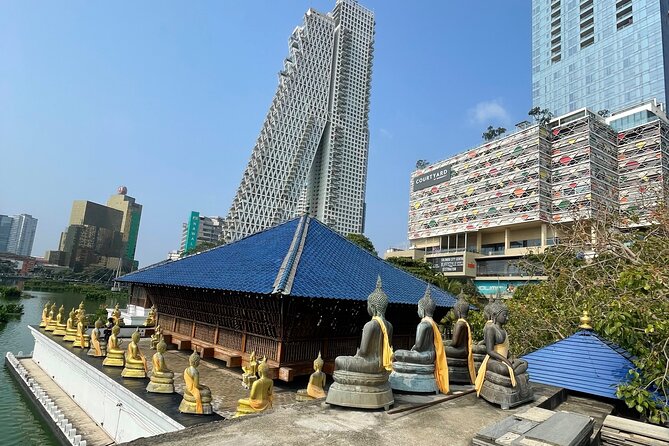 Colombo Tuk Tuk City Tour - Beira Lake stops: Pettah Floating Market, Seema Malakaya, and Gangaramaya