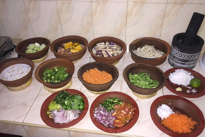 Cooking Classes in Sri Lanka - Choosing Vegetables and Learning Sri Lankan Spices