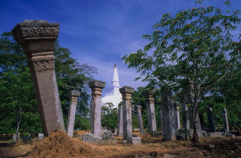 Dambulla: Anuradhapura and Mihintale Day Tour - Anuradhapura sacred city: the monuments that explain the ancient kingdom