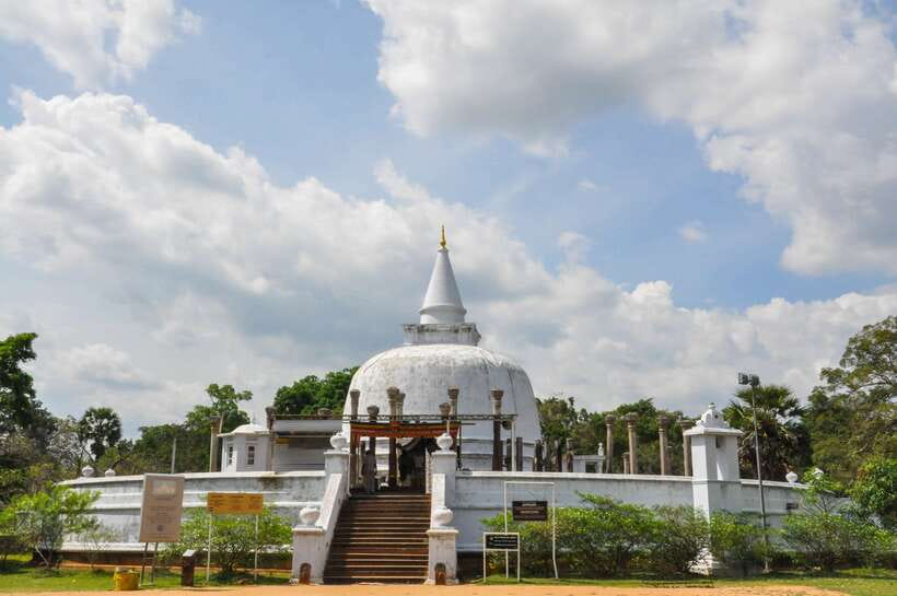 Dambulla: Anuradhapura and Mihintale Day Tour - Turning ruins into a story at Sri Maha Bodhi and beyond
