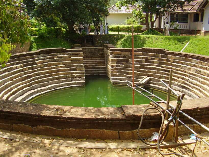 Dambulla: Anuradhapura and Mihintale Day Tour - Lunch break and the mid-day reality: plan for what is not included