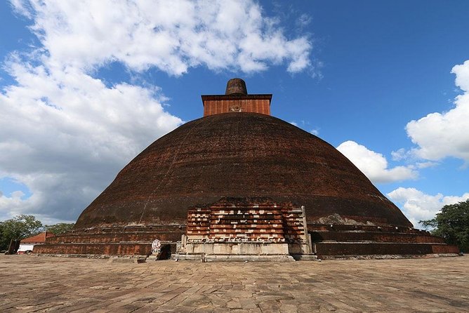 Day Tour Anuradhapura from Kandy by Lux Tours Lanka - Stop 2, Ruwanweli Maha Seya: The White Dagoba and the 344-Elephant Wall