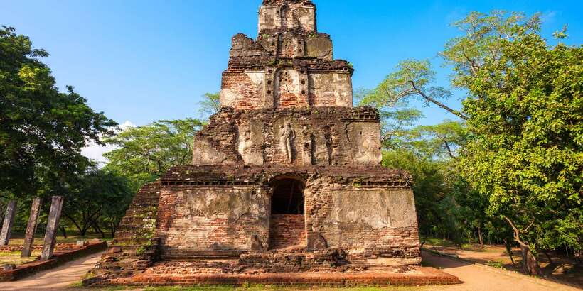 Day Trip to the Ancient Capital of Polonnaruwa From Colombo - The Main Attraction: A Guided 3.5-Hour Walk Through Polonnaruwa’s Core