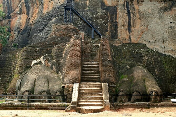 Day Trips from Kandy to Sigiriya with Village Experiences - Sigiriya Rock Fortress at 6:00 a.m., Before the Crowds and Heat