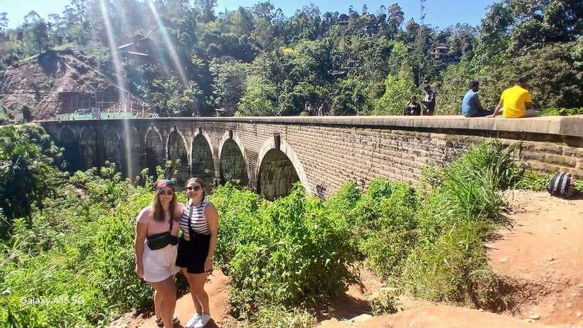 Ella: 9 Arches Bridge, Little Adam's Peak, Tea Factory - Six hours in Ella: how the route plays in real life
