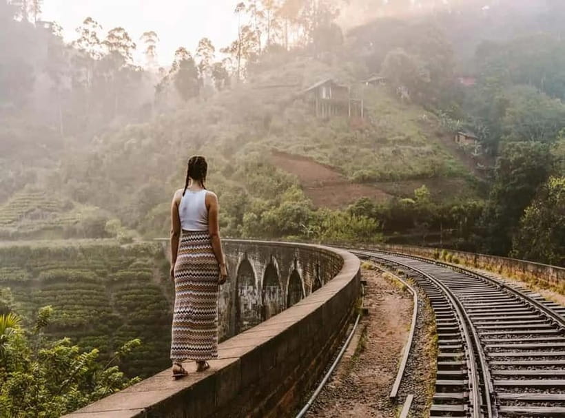 Ella: 9 Arches Bridge, Little Adam's Peak, Tea Factory - Little Adam’s Peak hike: your 30-45 minute view payoff