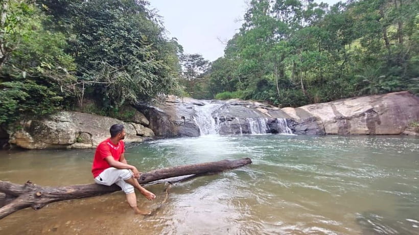 Ella: All-Inclusive Diyaluma and Ravana Waterfalls Day Tour - Stop 1: Ravana Falls, 25 meters of mist and a first photo window