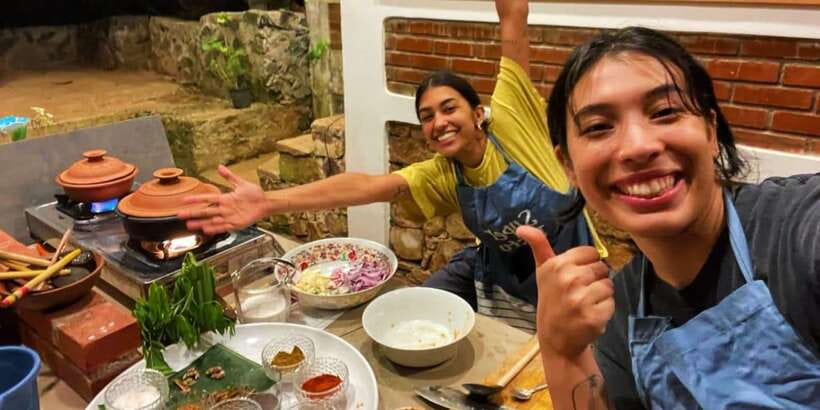 Ella : Cooking class with amazing Spice Garden Tour - Coconut milk by hand and curries at the traditional fireplace kitchen
