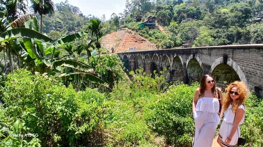ELLA Lipton Seat Tea Test & Pluck 9Arch, Waterfalls, & Lunch - What to bring for a comfortable day in the Ella hills