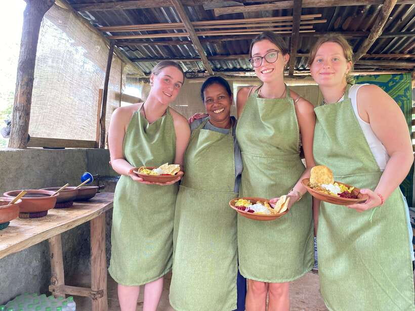 Ella Sri Lanka : Mom's Kitchen Cooking class - The hands-on menu: curries, coconut sambal, and papadum