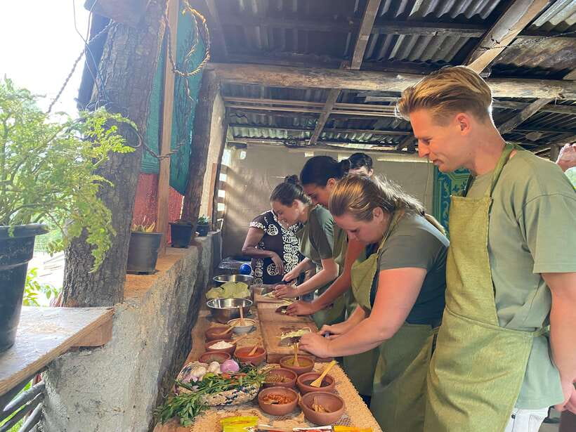 Ella Sri Lanka : Mom's Kitchen Cooking class - What you learn beyond recipes: technique, timing, and flavor judgment