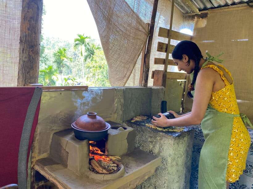 Ella Sri Lanka : Mom's Kitchen Cooking class - The outdoor fire-kitchen setup, and what it teaches you