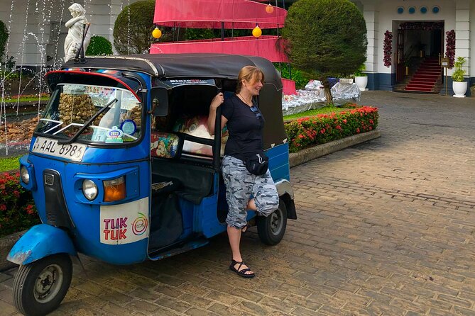 Explore Colombo by Tuk Tuk Morning & evening (Private Tours) - Sri Ponnambalam Vanesar Kovil and Seema Malakaya for the Buddhism-Hinduism angle