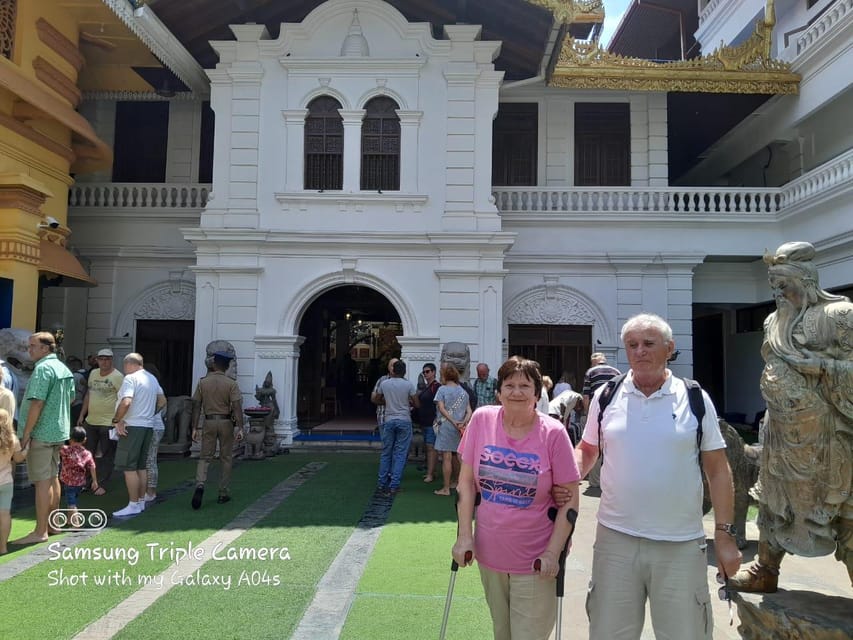 Explore The Colombo City by Private Tuk Tuk or Car - Pettah Market for Street Food, Shopping, and Real Local Rhythm