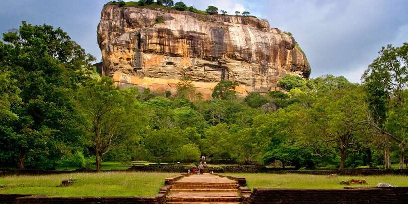 From Colombo: Sigiriya and Dambulla Day Trip with Safari - Hiriwadunna village time: bullock cart, canoe crossing, and real lunch culture