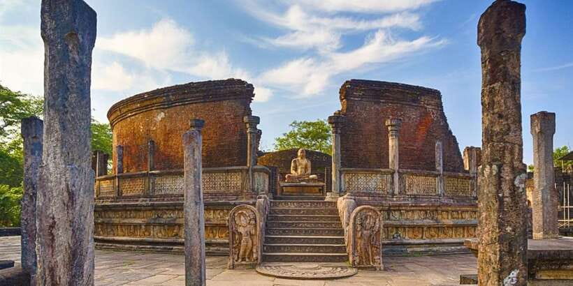 From Dambulla/ Sigiriya: Ancient City of Polonnaruwa by Bike - Thuparama stupa, spirituality without the rush