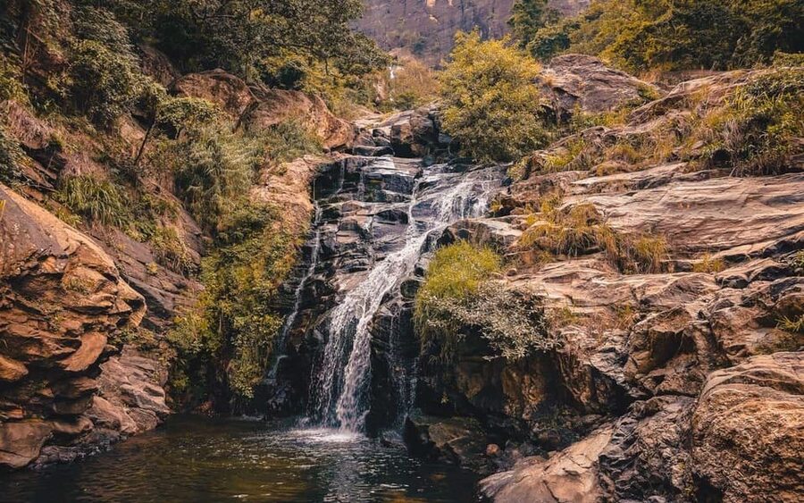 From Ella : Waterfalls, Nine Arch Bridge, Little Adam's Peak - Nine Arch Bridge and the Demodara train moment