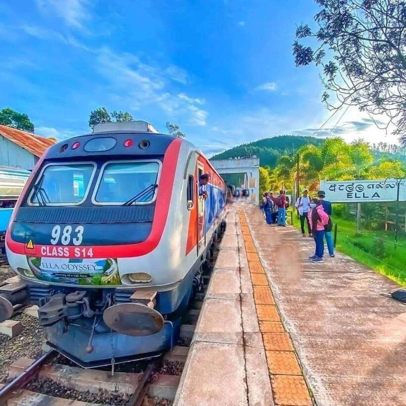 From Galle/Hikkaduwa/Mirissa -All-Inclusive Day Trip to Ella - The Demodara to Ella train ride and the Nine Arch Bridge photo crunch