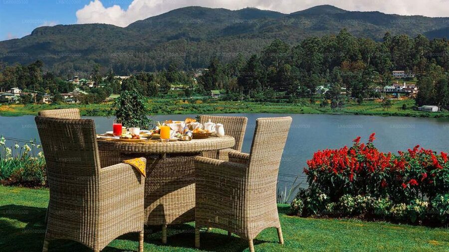 From Kandy: Nuwara Eliya by Train - Nuwara Eliya from Nanuoya: the drive up and the town vibe
