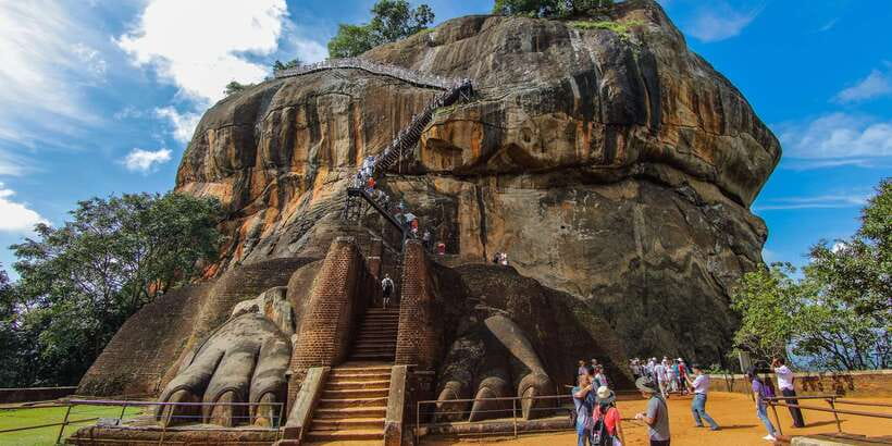 From Kandy: Sigiriya and Dambulla Day Trip and Safari - Craft demonstrations and souvenir time: wood carving, batik textiles, and what to buy