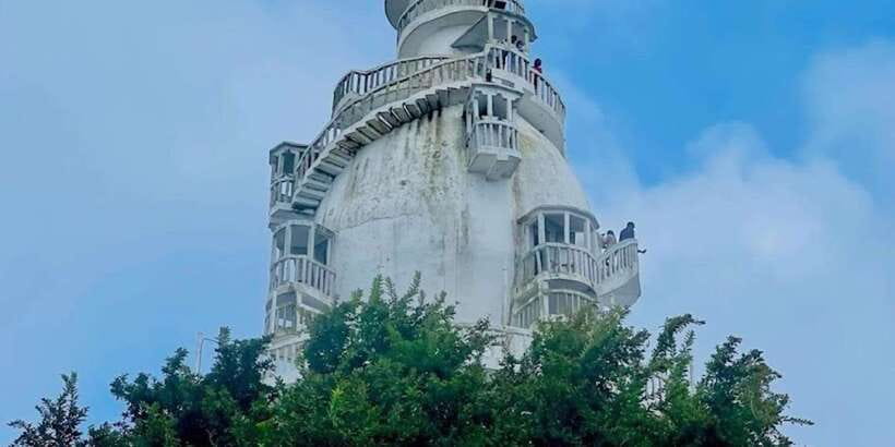 From Negombo: Ambuluwawa Tower & Tea Factory,Kandy Day Trip - Kandy Lake, Kandy Lake Club, and viewpoints: finishing with perspective