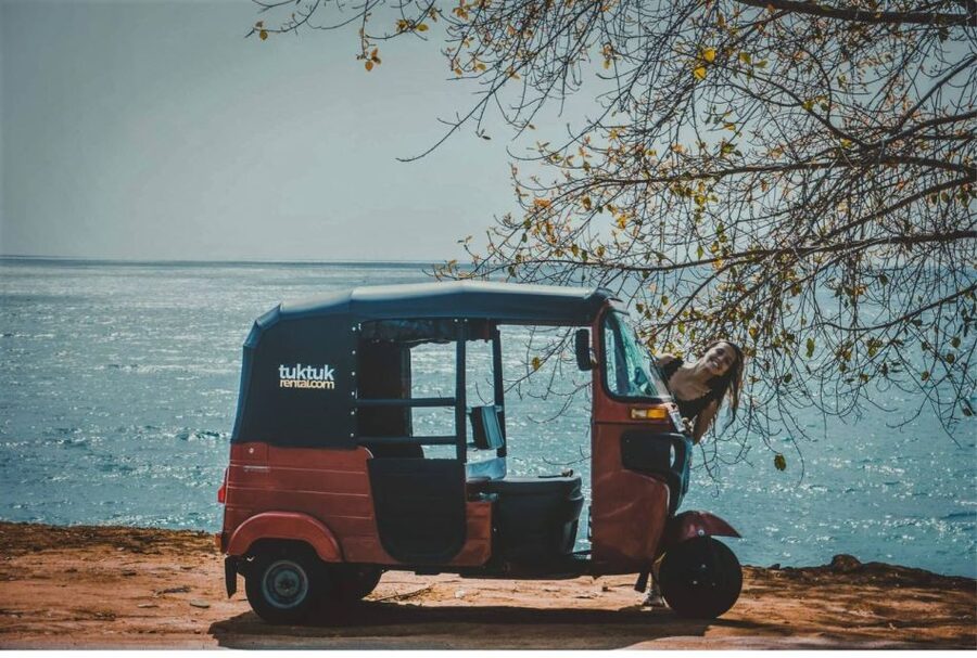 From Negombo: City Tour & Fishing Village Tour by Tuk-Tuk - Angurukaramulla Temple, dragon-mouth entrance, and the mossy library ruin