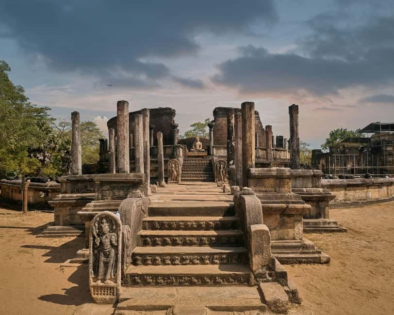 From Sigiriya: Polonnaruwa Ancient City & Minneriya Safari - Polonnaruwa in one guided block, with real temple time