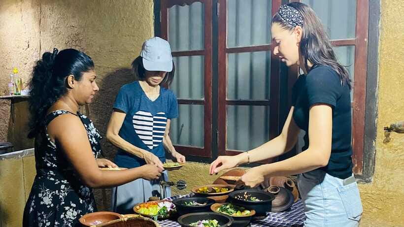 Galle: Cooking Class at a Local Home and Market Tour - Cooking in Madhu and family’s traditional kitchen: hands-on, not hands-off