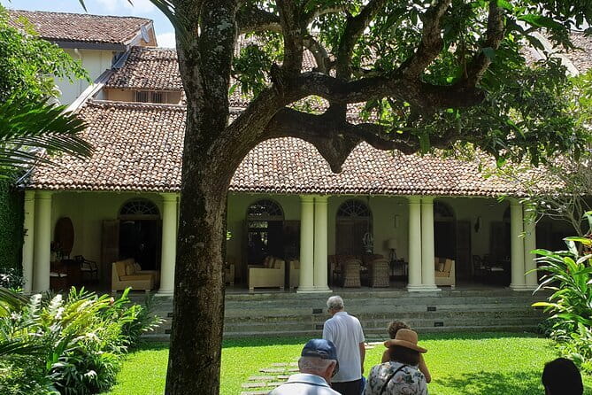 Galle Fort Walk with Glamorous Stories - Why Galle Fort works best with a guide on foot