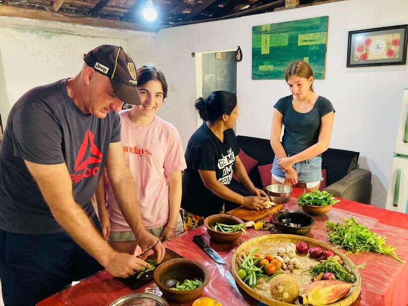 Galle: Traditional Sri Lankan Cooking Class - What you’ll eat: lunch or dinner, plus desserts