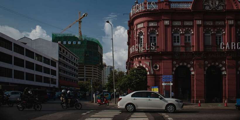 Guided Colombo Half-Day City Tour - Viharamahadevi Park: the short walk that refreshes the day