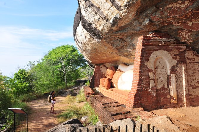 Guided Hike & Picnic with an Amazing View on Pidurangala Rock - Who should book this guided hike and picnic