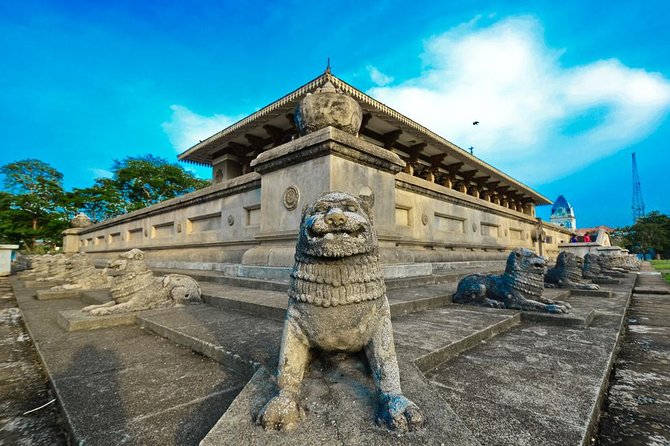 Half Day City Tour of Colombo - Jami Ul-Alfar Mosque: A Quick Stop With a Strong Visual Hook