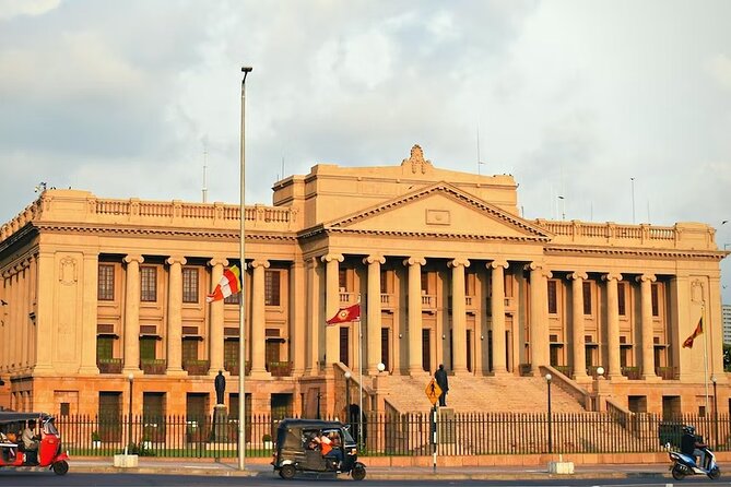 Half Day City Tour of Colombo - Viharamahadevi Park and Independence Square: Breathing Room in the Middle of the Day