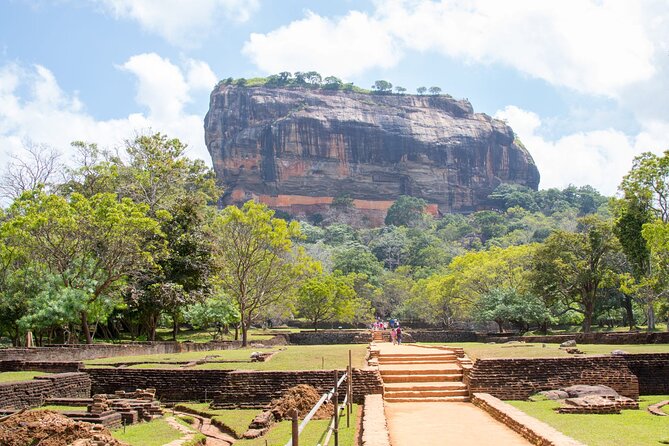 Highlights of Sri Lanka 8 Days Private Tour - Day 5 Nuwara Eliya, Mini Adam’s Peak, and the Nine Arches Bridge