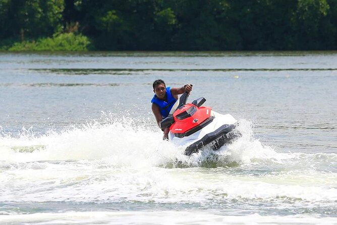 Jet Skiing in Bentota - Bentota River Jet Skis: the kind of thrill you can fit into a beach day