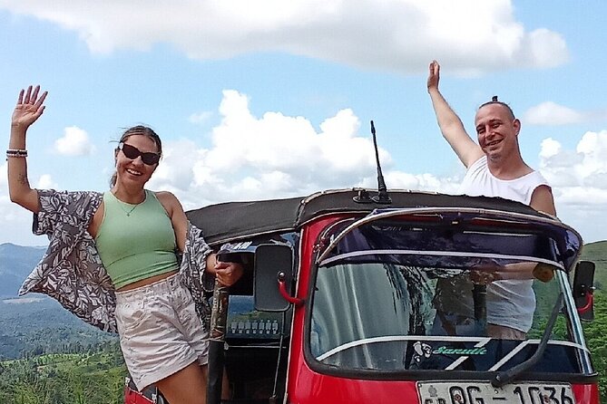 Kandy City Tour by Tuk Tuk with sana - Ceylon tea and a gem museum break, without turning it into a lecture