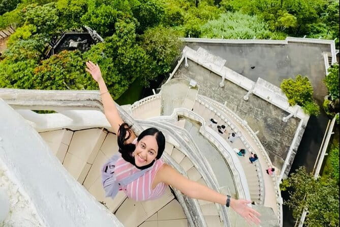 Kandy City Tour & Famous Ambuluwawa Tower with Friendly Chauffeur - Temple of the Sacred Tooth: start with the most important stop