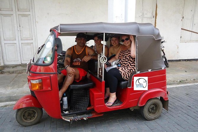 Kandy City Tuk Tuk guide Tour full Day - Kandy Lake and the Viewpoint Close By: Easy Breathing Room