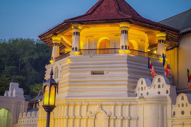 Kandy Full Day Tour Private All Inclusive - Kandy City Walk and the Sacred Tooth Relic Temple